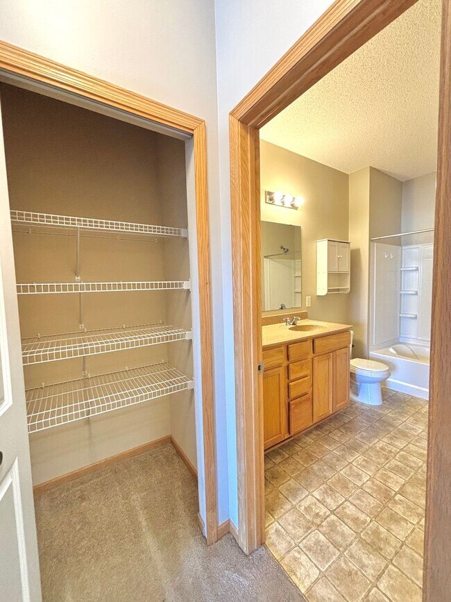 Building Photo - Gorgeous 2bed 2bath Townhome in Bailey’s Arbor