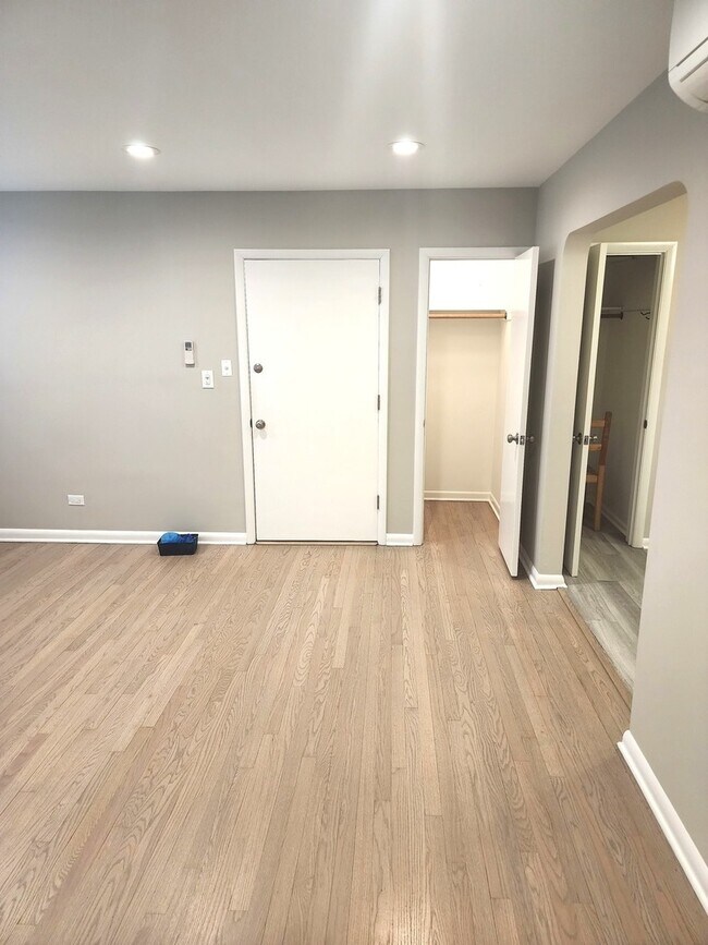 Building Photo - 5910 W Gunnison St