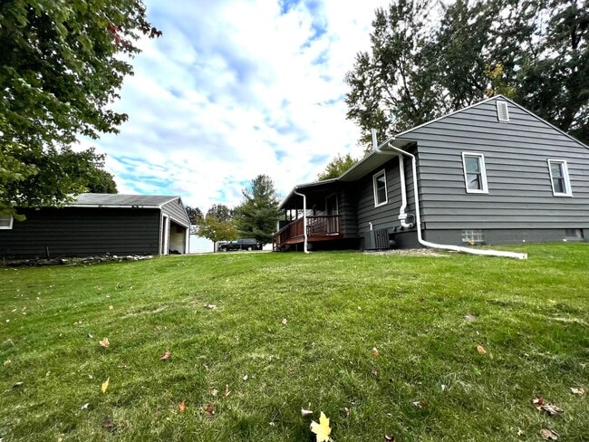 Building Photo - Single-Family Home Minutes from Saint Mary's!