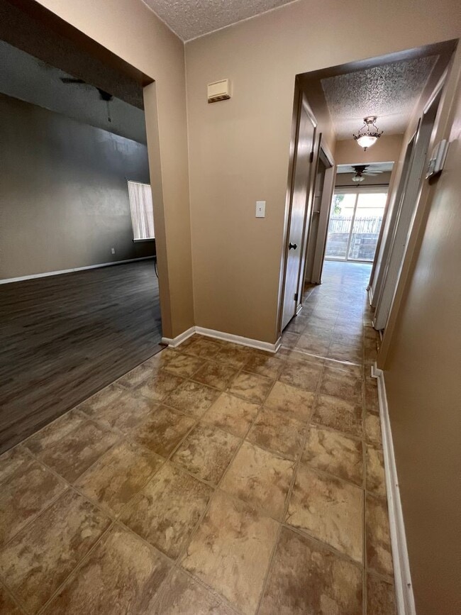 Building Photo - 3 bed 2 bath in Virginia Beach