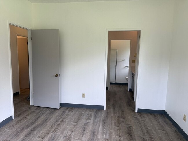 Building Photo - Updated Home near Pepe'ekeo Park!