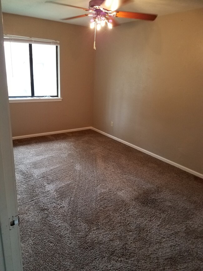 Building Photo - Willow Bend Way