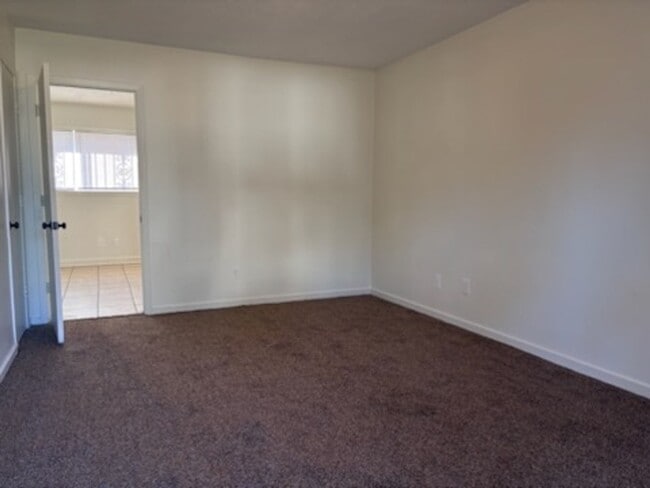 Building Photo - 3715 Skyline Dr