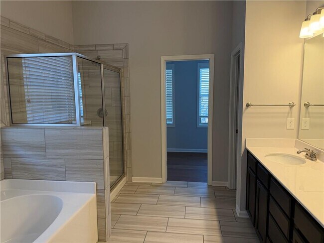 Building Photo - 7811 Silk Tree Pointe