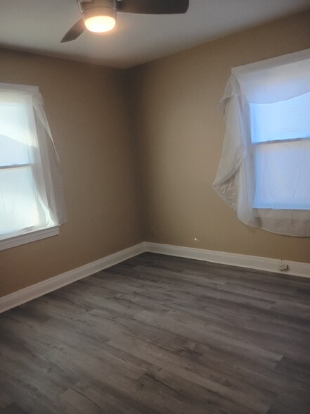 Building Photo - 3502 River Park Dr