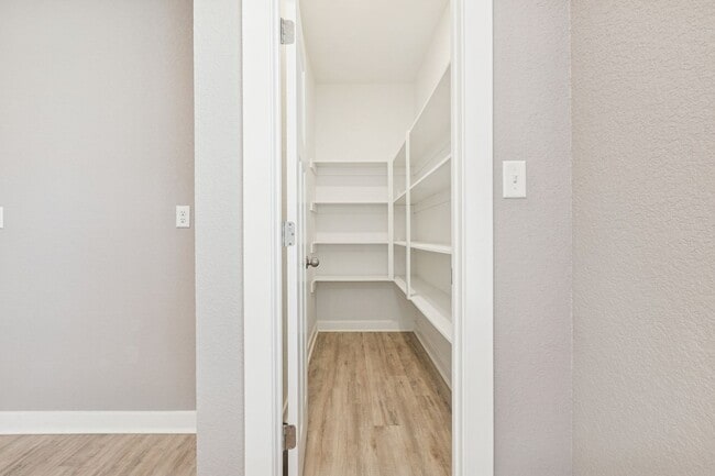 Building Photo - 4 bed/2.5 bath Ready Now- Norfolk