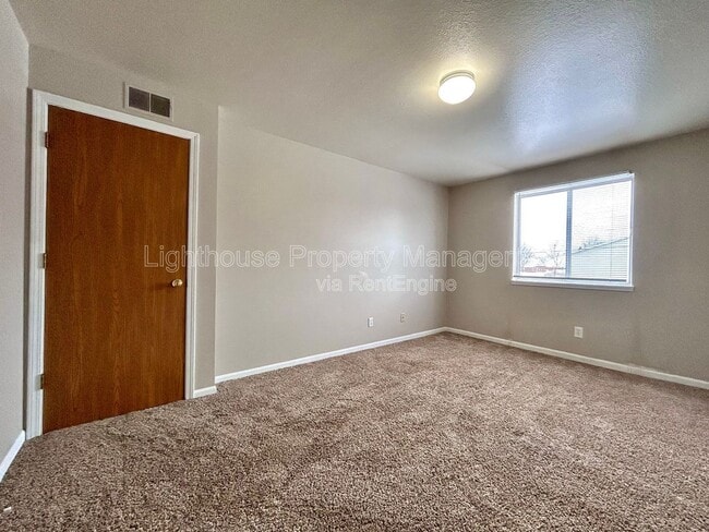 Building Photo - 585 W Randall St