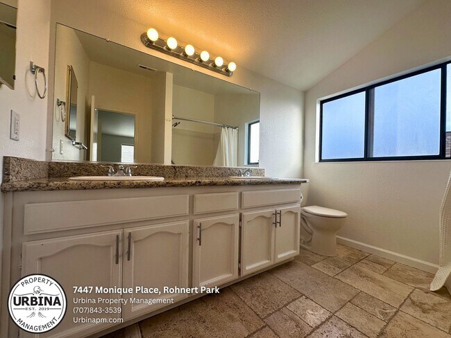 Building Photo - Beautiful 3-Bedroom Home with a Sparkling ...