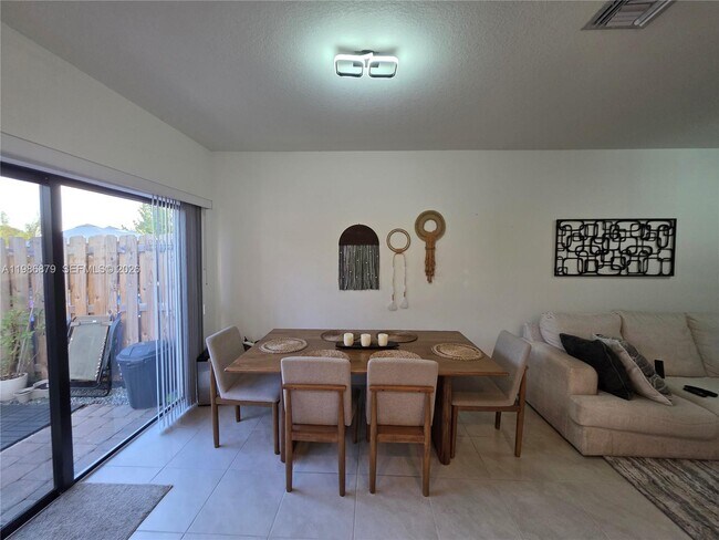 Building Photo - 466 NE 12th St