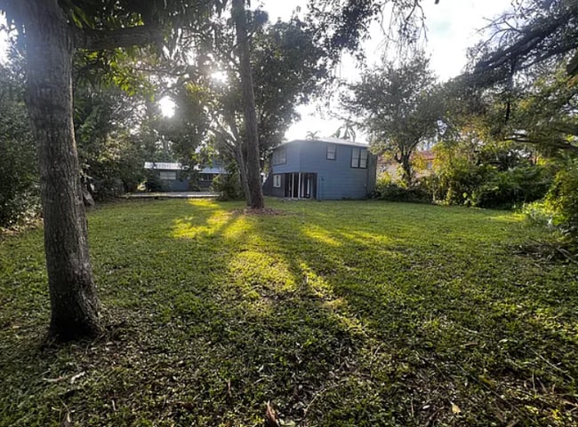 Building Photo - 1531 Hough St