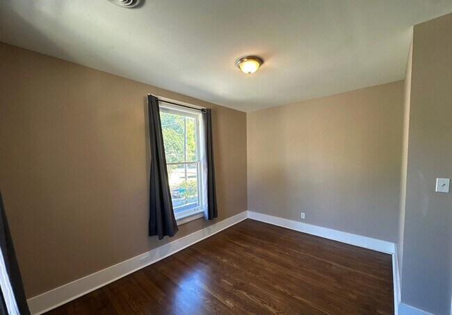 Building Photo - Gorgeous 4 Bedroom Home Now Available!!