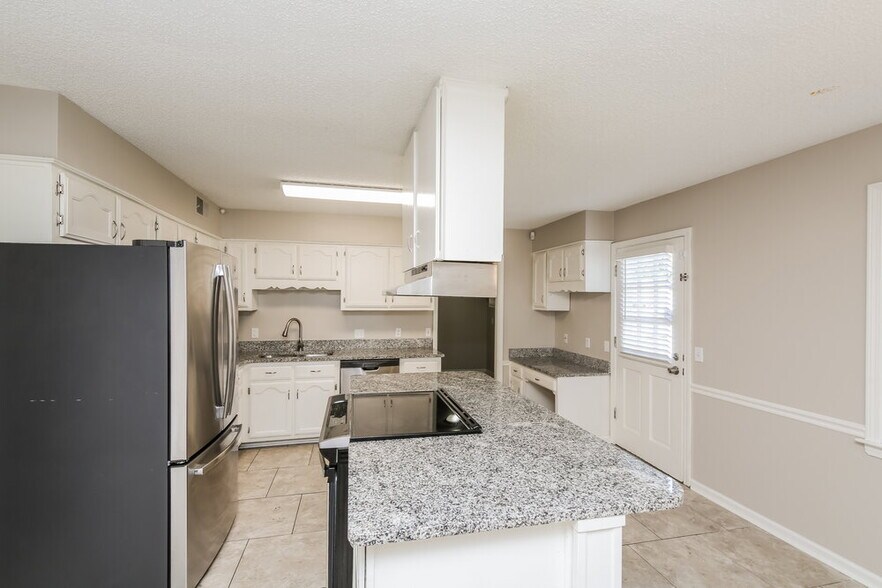 Building Photo - 4000 Kingsland Cove