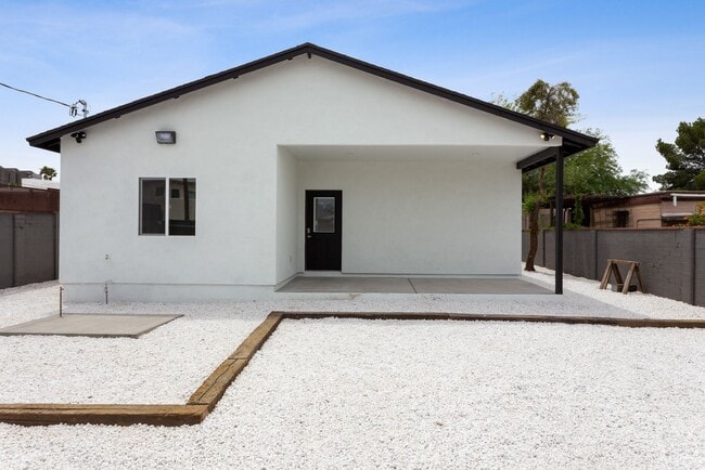 Building Photo - The Lodge on Lee
