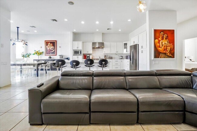 Building Photo - 34620 Via Josefina Dr