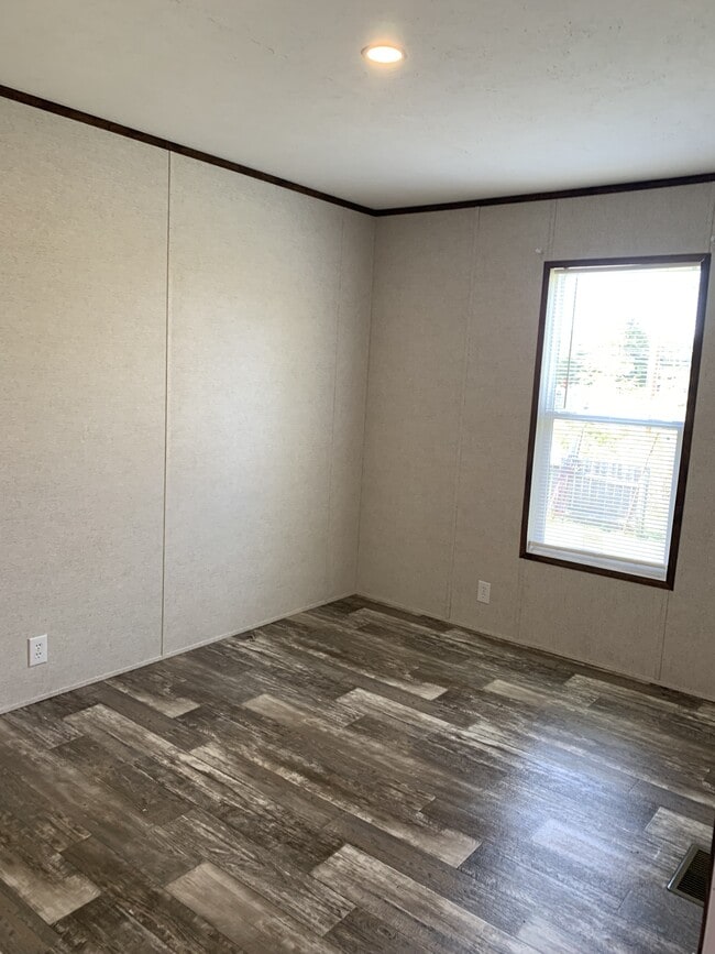 Building Photo - 100 Bristol St