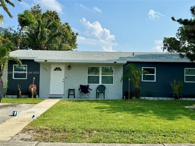 Building Photo - 550 SW 11th Dr