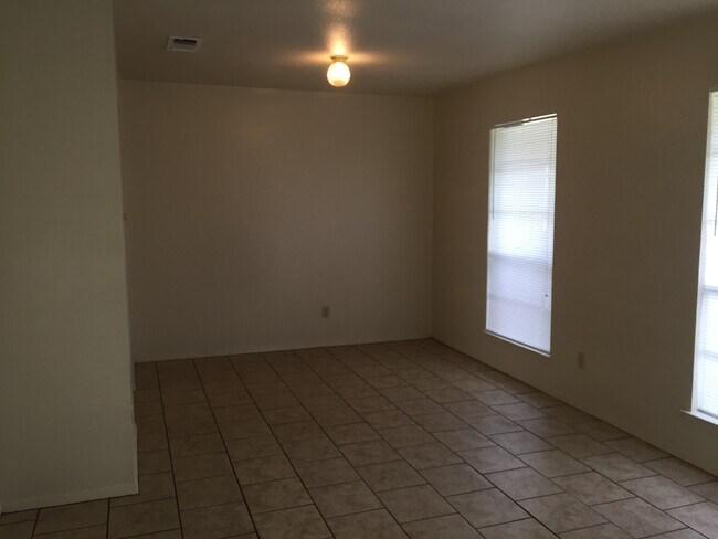 Building Photo - 4310 Prairie Dr