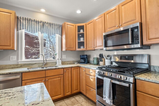 Building Photo - 32 Ossipee Rd