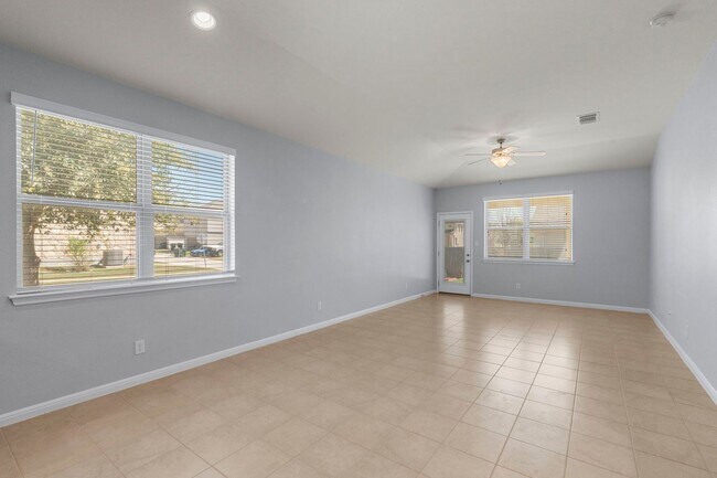 Building Photo - Dripping Springs Charmer