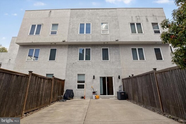 Building Photo - 1504 Earl St