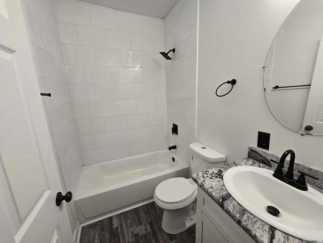 Building Photo - 2920 Sherwood St