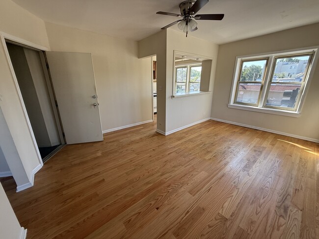 Building Photo - 156 Des Plaines Ave