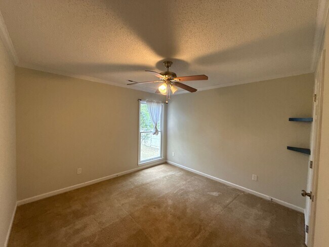 Building Photo - T.R. Lawing Realty Property