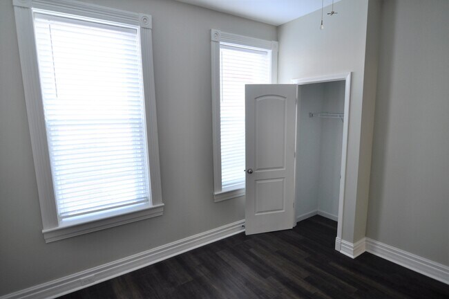 Building Photo - 2711 Arsenal St
