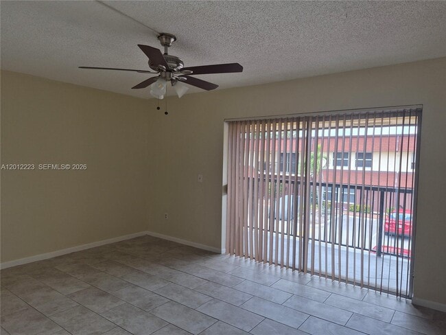 Building Photo - 6528 SW 41st Ct