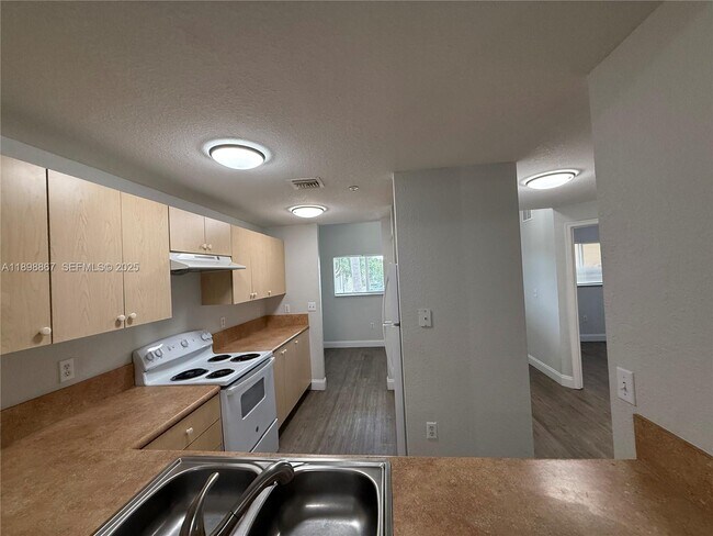 Building Photo - 3452 Cypress Trail