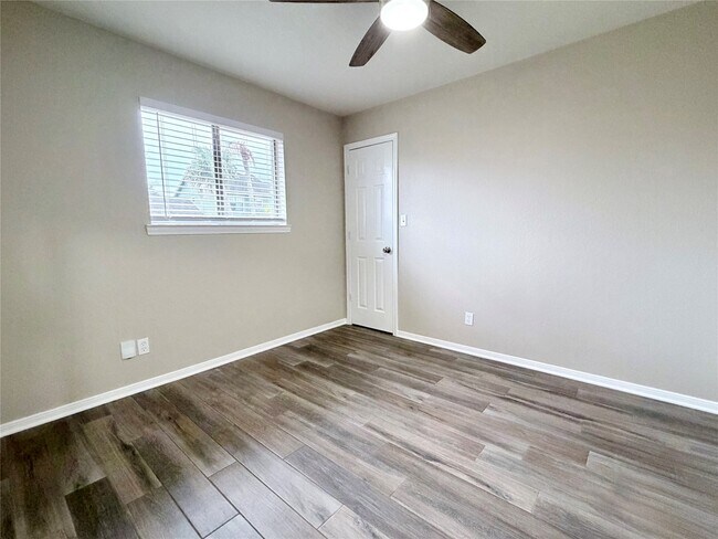 Building Photo - 2712 Monroe Ave