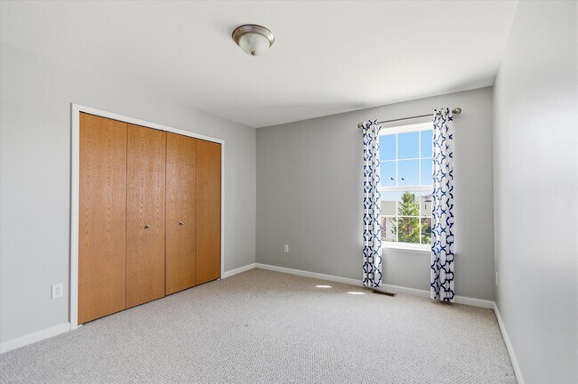 Building Photo - 1304 Riversedge Dr