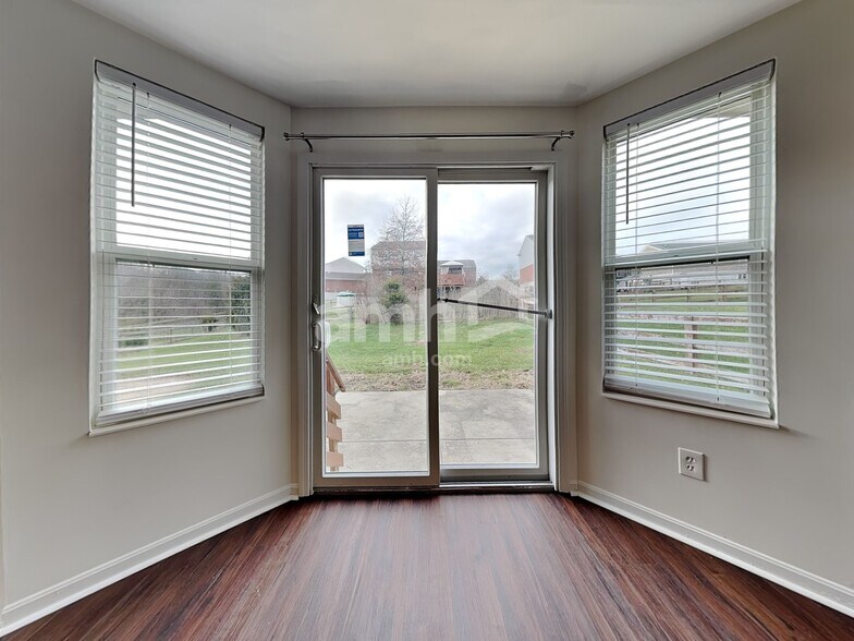 Building Photo - 10728 Sandy Ct