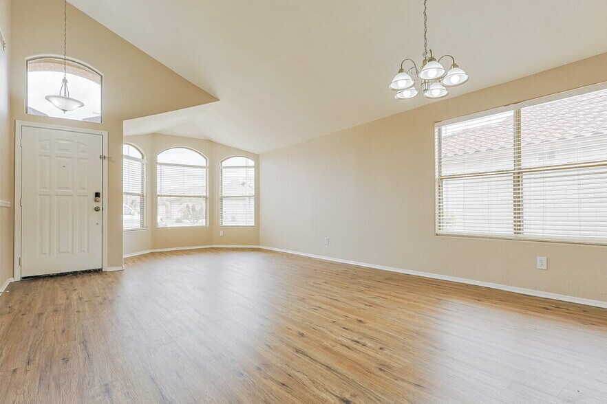 Building Photo - 9339 E Posada Ave