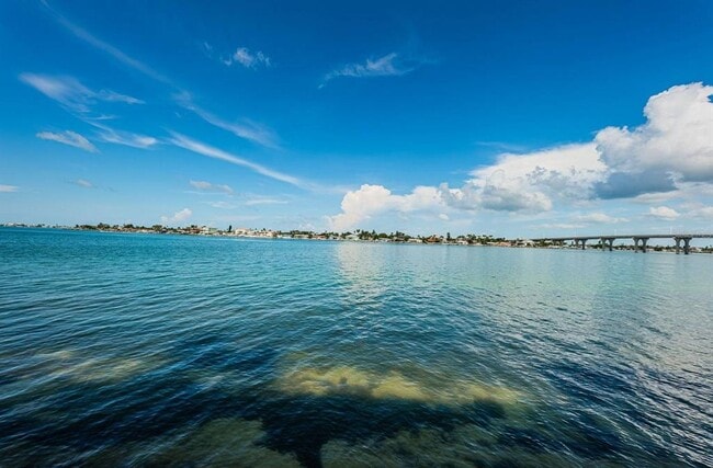 Building Photo - 6083 Bahia Del Mar Cir N