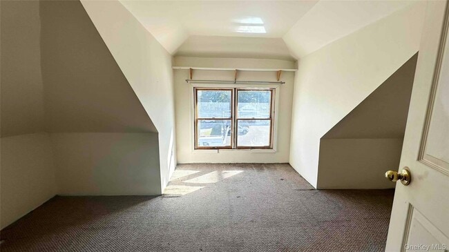 Building Photo - 64 Pine Hollow Rd