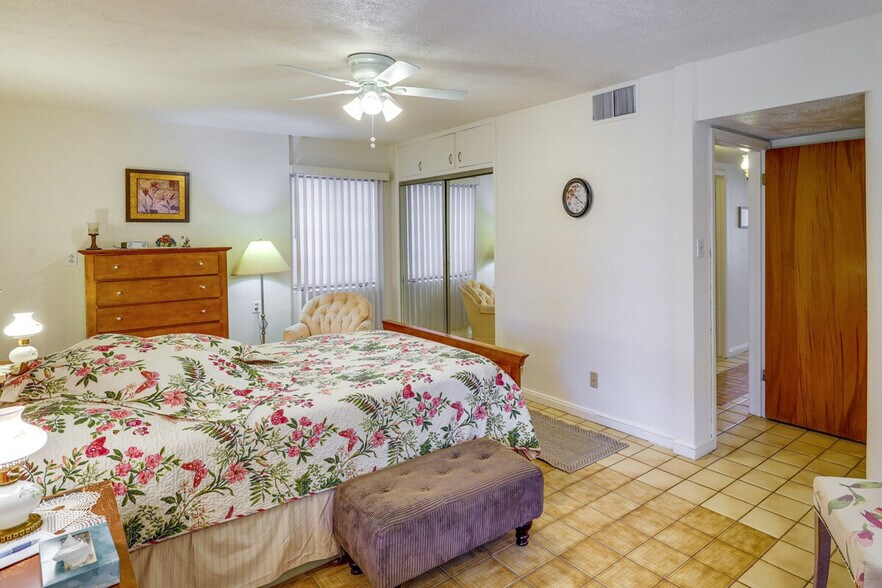 Building Photo - 331 W Windsor Ave