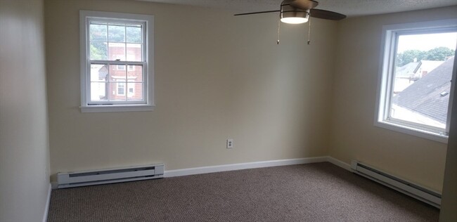 Building Photo - 75 Cabot St