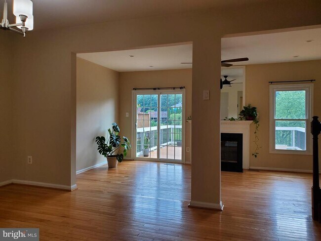 Building Photo - 14920 Forest Landing Cir