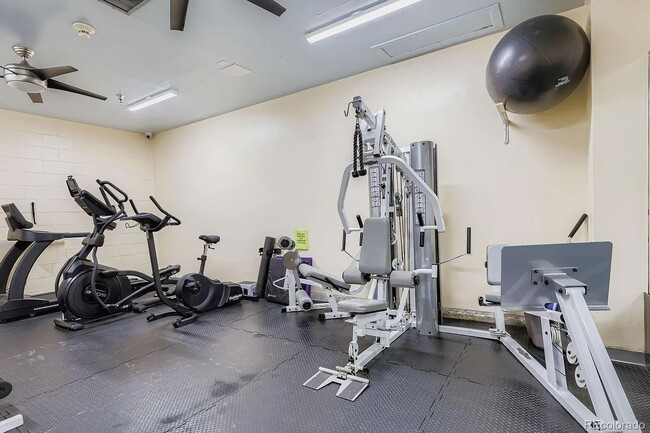 Building Photo - 555 E 10th Ave