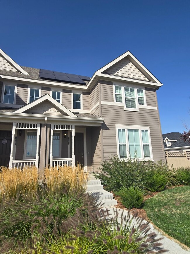 Building Photo - Spacious 4B/3B Available Early April!