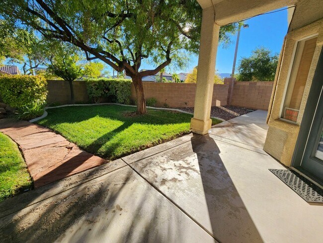 Building Photo - Charming Single-Story Pulte Home in a corn...