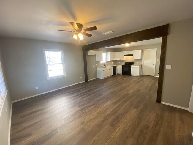 Building Photo - For Sale with Owner Financing!