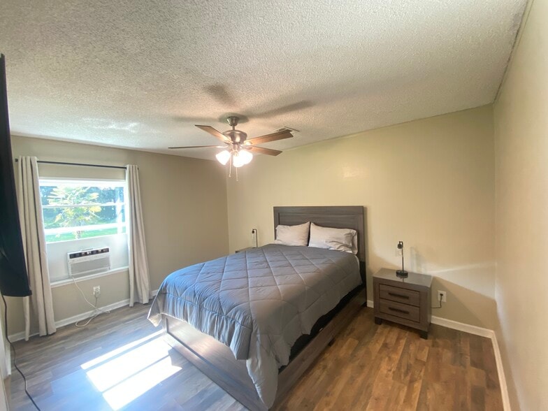 Building Photo - 461 Crewlake Loop