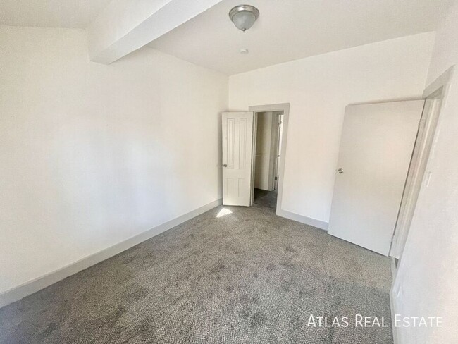 Building Photo - BEAUTIFUL SPACIOUS AND RENOVATED 3 BED 1 B...