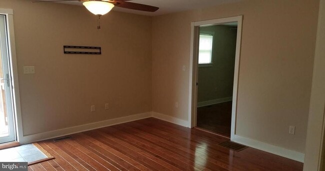 Building Photo - 9662 Teffeteller Ln