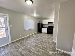 Building Photo - Beautiful and renovated in PRIME location!...