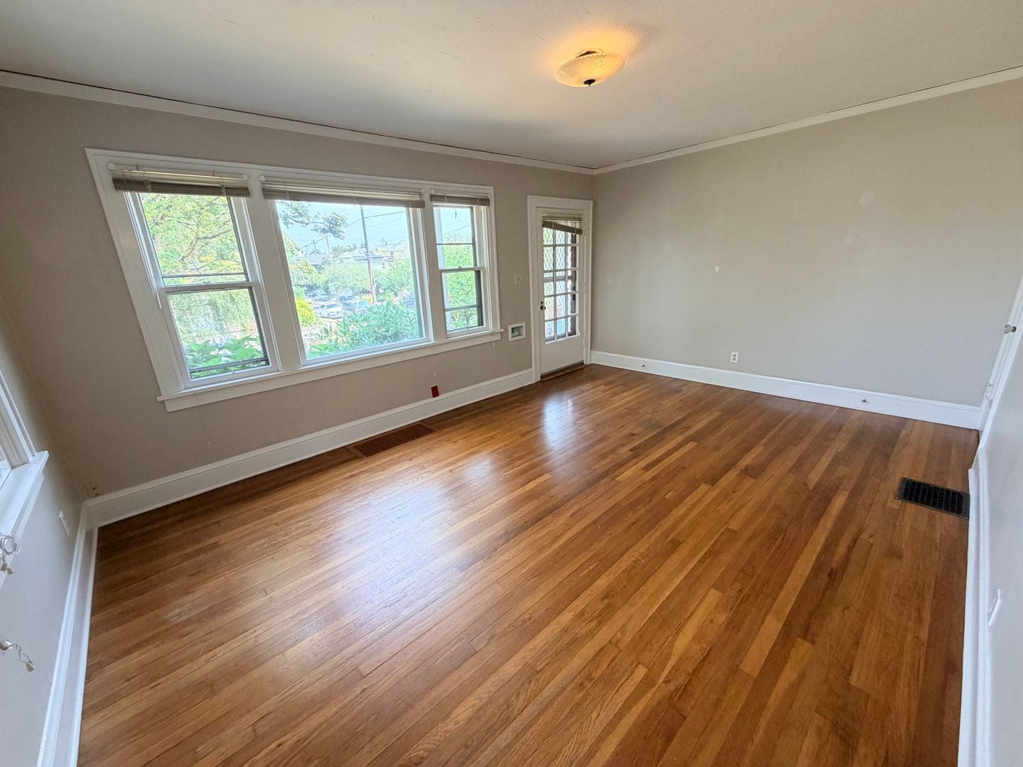 Building Photo - 2346 SE Pine St