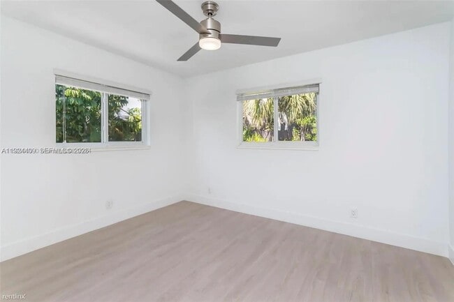 Building Photo - 1421 NE 30th Ct