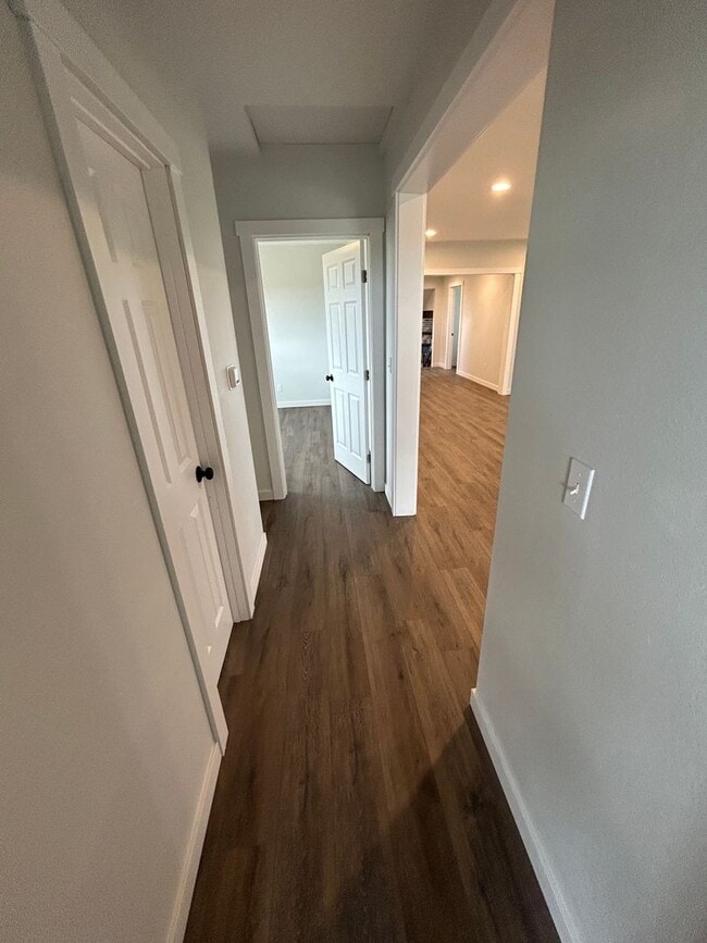 Building Photo - Fully Remodeled Five Bedroom House for Rent!